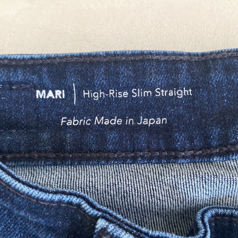 AG Mari slim straight jean size 27
